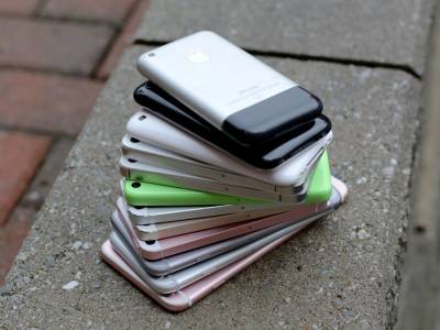 Следващият iPhone ще може да зарежда останалите ви устройства от Apple