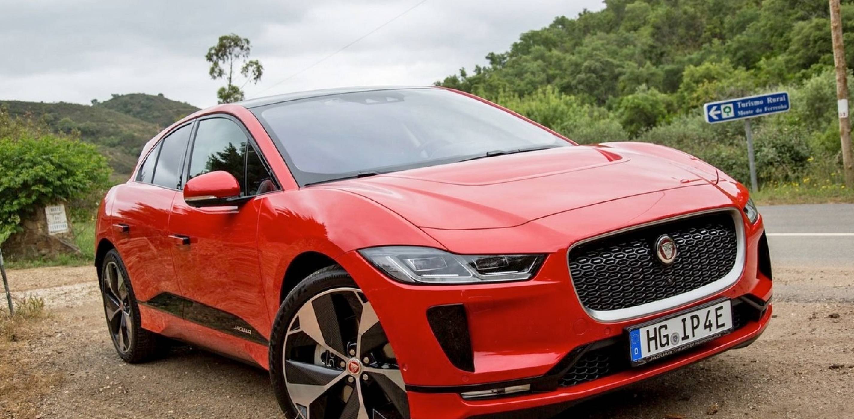 Колите на Jaguar Land Rover ще убиват вируси и микроби