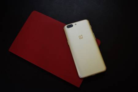OnePlus: гъвкавите смартфони нямат добавена стойност