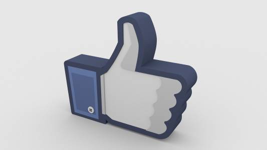 Facebook може да премахне бутона Like за младите си потребители