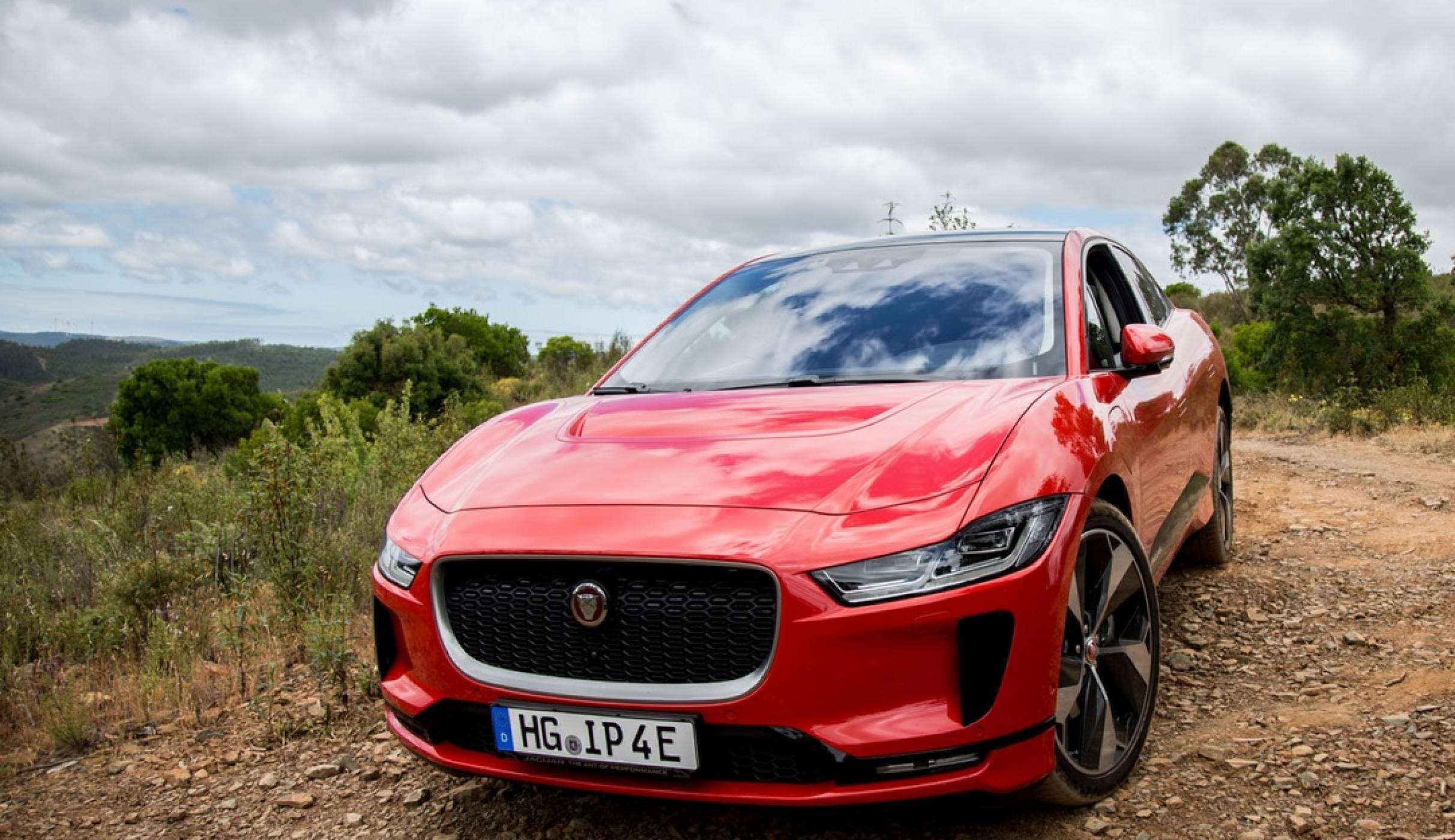 Електрическият Jaguar I-Pace покори едни от най-престижните автонагради