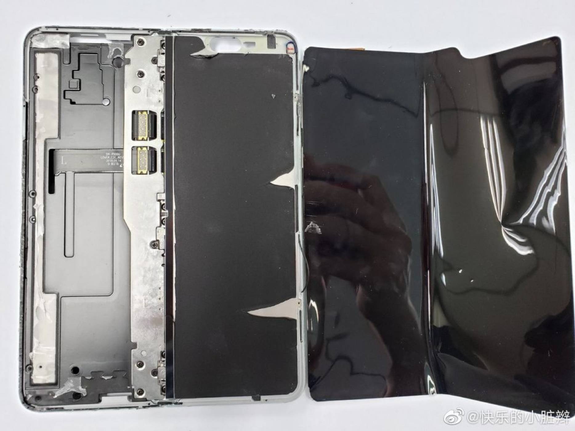 Galaxy Fold отвътре. Как изглежда магията на Samsung? (СНИМКИ) 