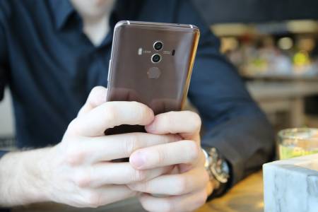 Това е първият смартфон на Huawei с изскачаща селфи камера