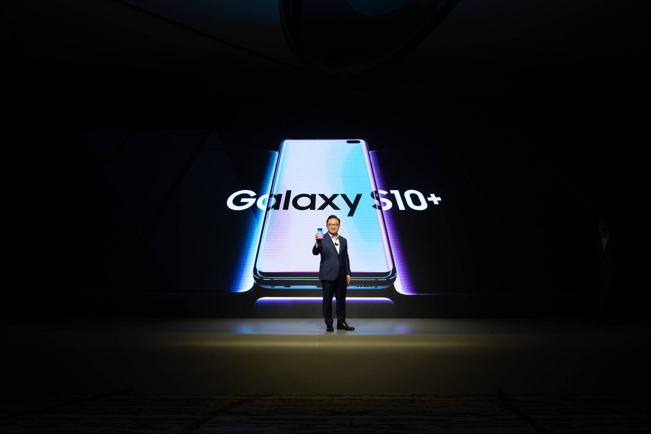 Samsung разкри как се продава Galaxy S10. Обяви и кога да очакваме Galaxy Fold