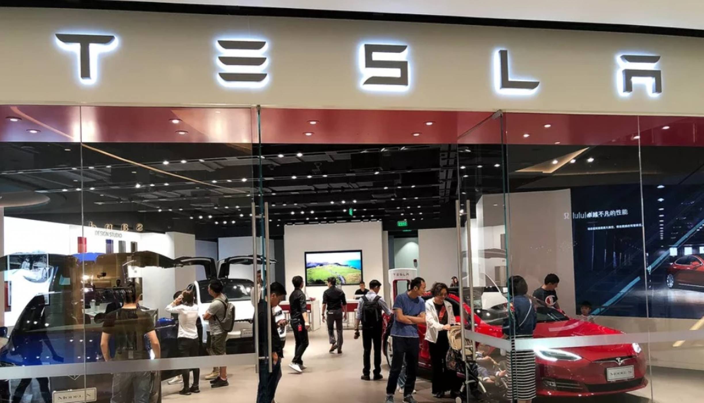 Tesla към нелоялните служители: ще ви хванем, ще ви уволним и ще ви съдим