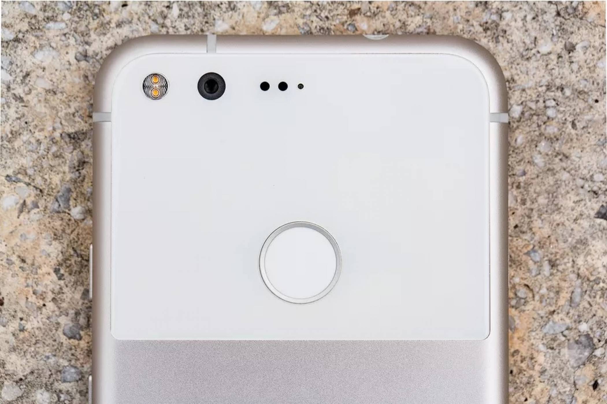 Google клекна - плаща по 500 долара на дефектен Pixel 