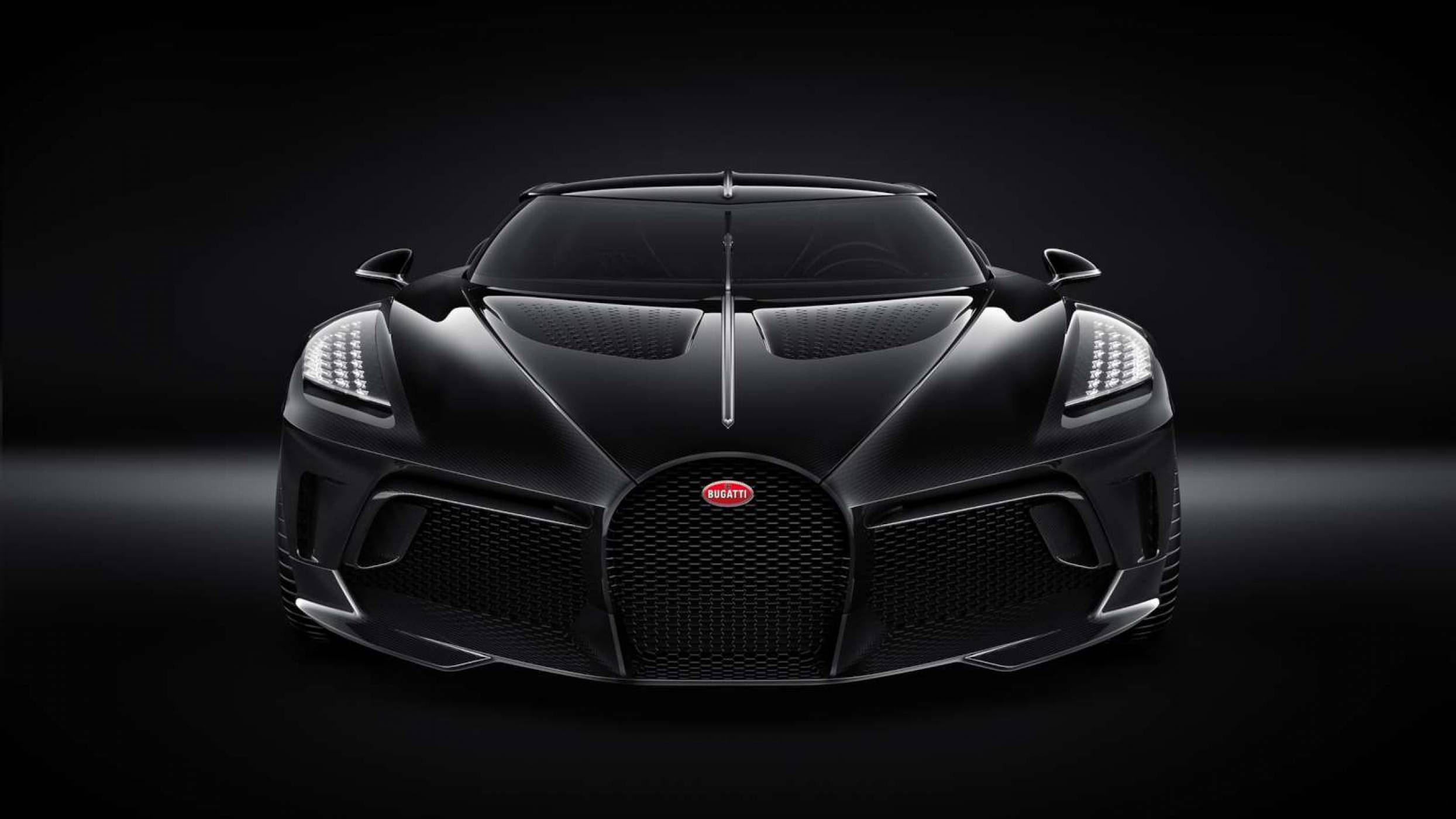 Искаш ли електромобил, или предпочиташ разходка с Кристиано Роналдо в Bugatti La Voiture Noire?