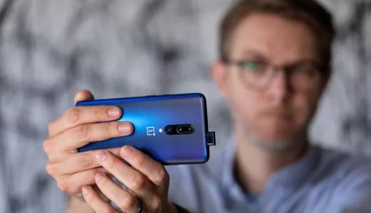OnePlus 7 Pro изненадва неприятно с фантомни команди по екрана