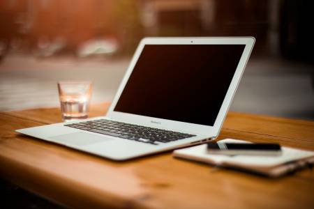 Мнозинството студенти предпочитат Mac, но цената ги отказва