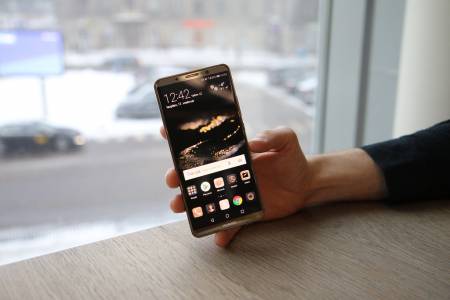 Huawei печели дял на фона на разразяващата се буря