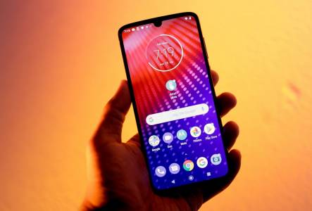 Moto Z4 е нов прочит на модулния дизайн, и то на достъпна цена