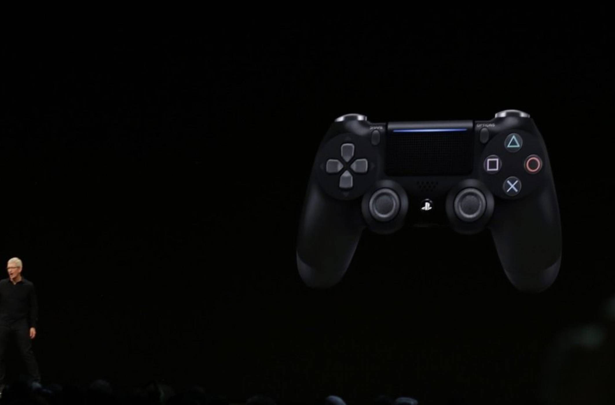 Вечна дружба: Apple прегърна Xbox и PlayStation контролерите