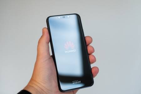 Ark OS: запомнете това име, Huawei стои зад него