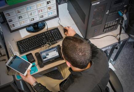 Хакерско устройство дава пълен достъп на полицията до вашия iPhone