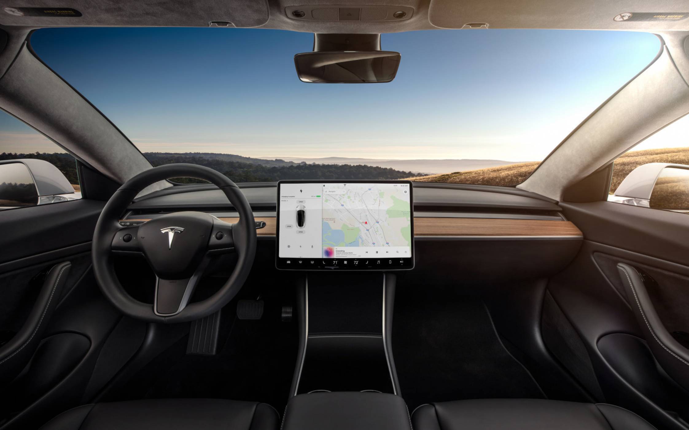 Tesla Autopilot опасно заблуждава водачите заради името си