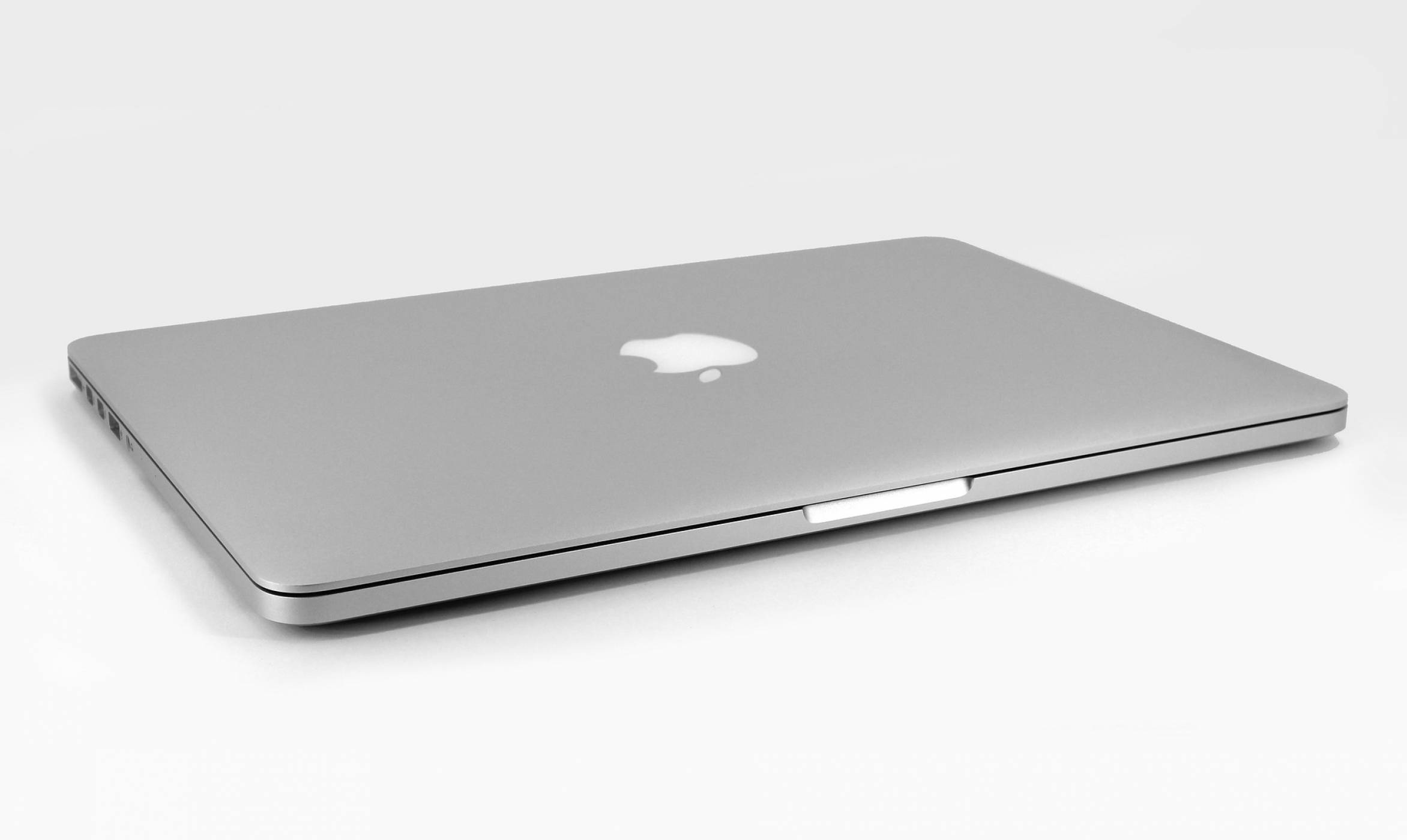 Очаквайте 16-инчовия MacBook Pro още тази година