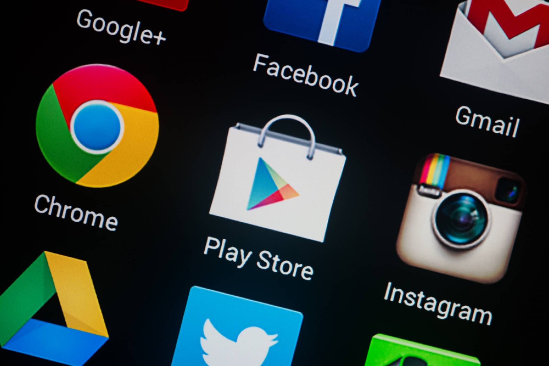 Внимавайте какво теглите от Google Play Store, над 2000 приложения крият опасност 