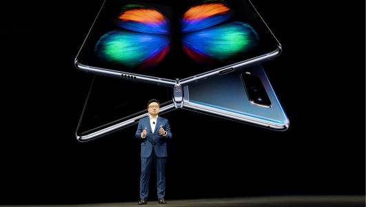 Samsung пуска Galaxy Fold 2 с нов дизайн през 2020 г.