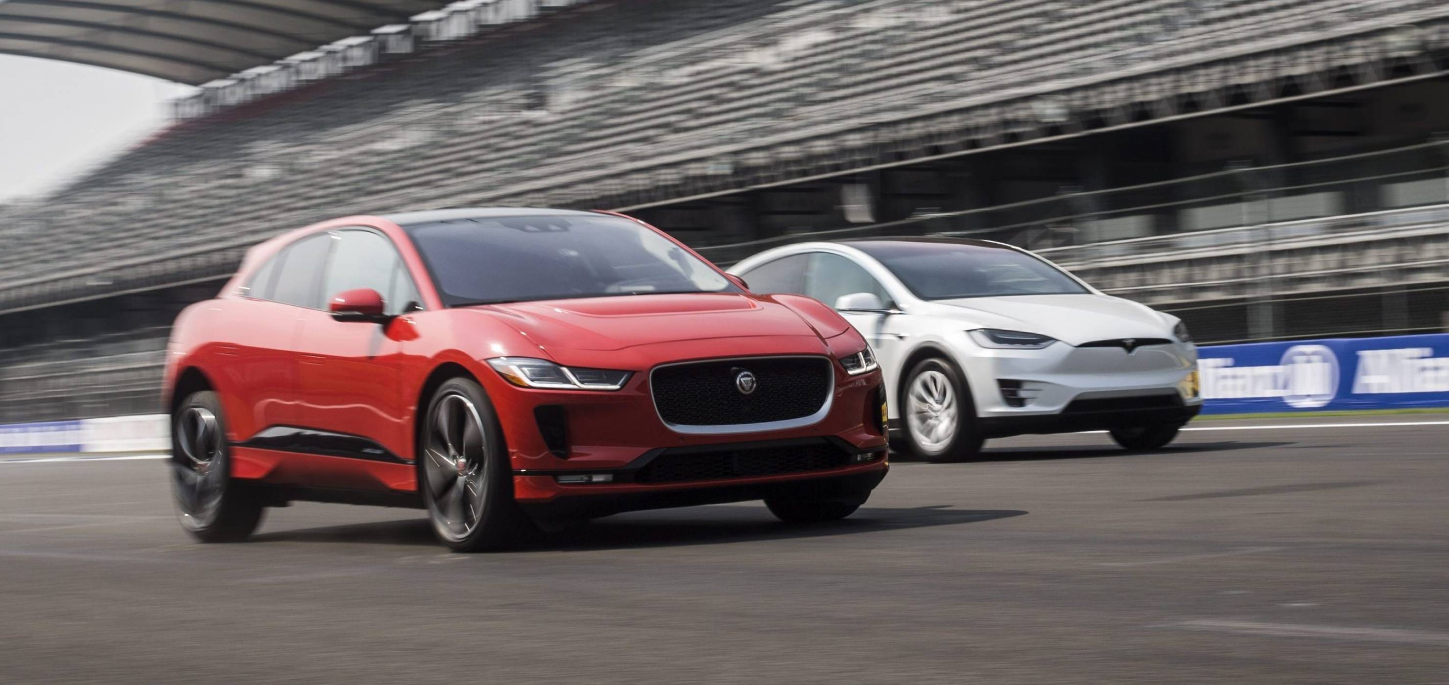 Jaguar дразни Tesla с дръзка реклама на I-Pace