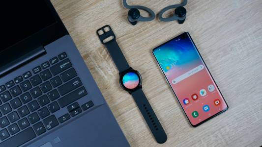 Новият Samsung Galaxy Watch Active 2 е много Apple Watch (ВИДЕО)