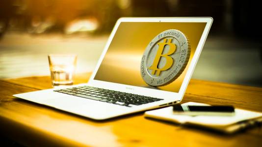 Биткойн консумира повече енергия от Швейцария