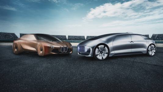 Колите на Mercedes и BMW ще се движат сами по аутобана от 2024 г.