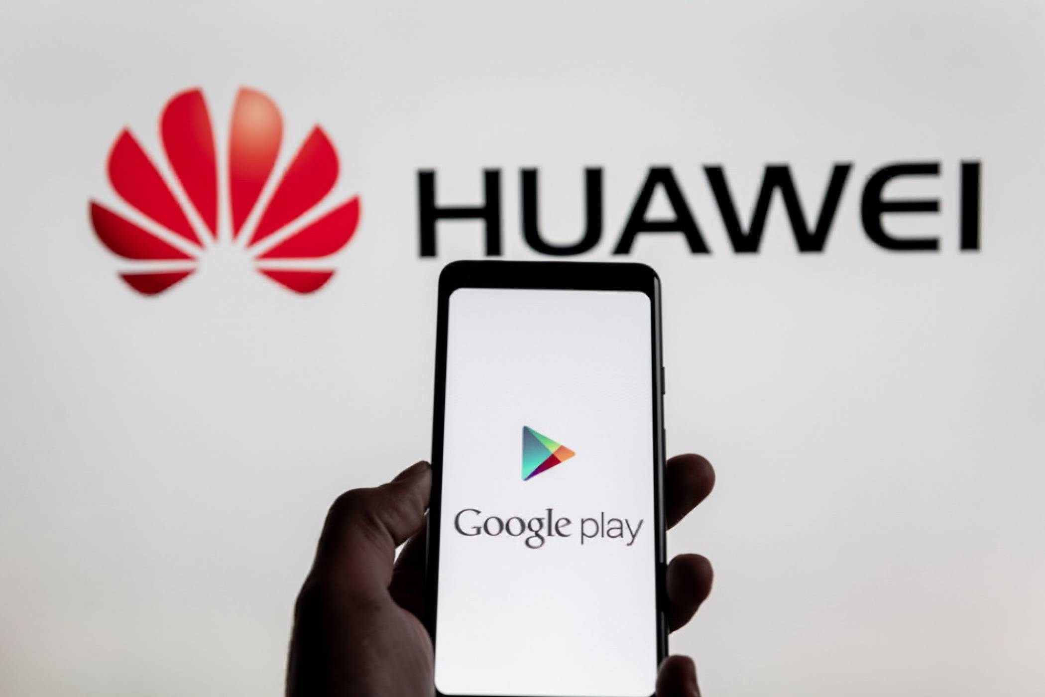 Что происходит с huawei