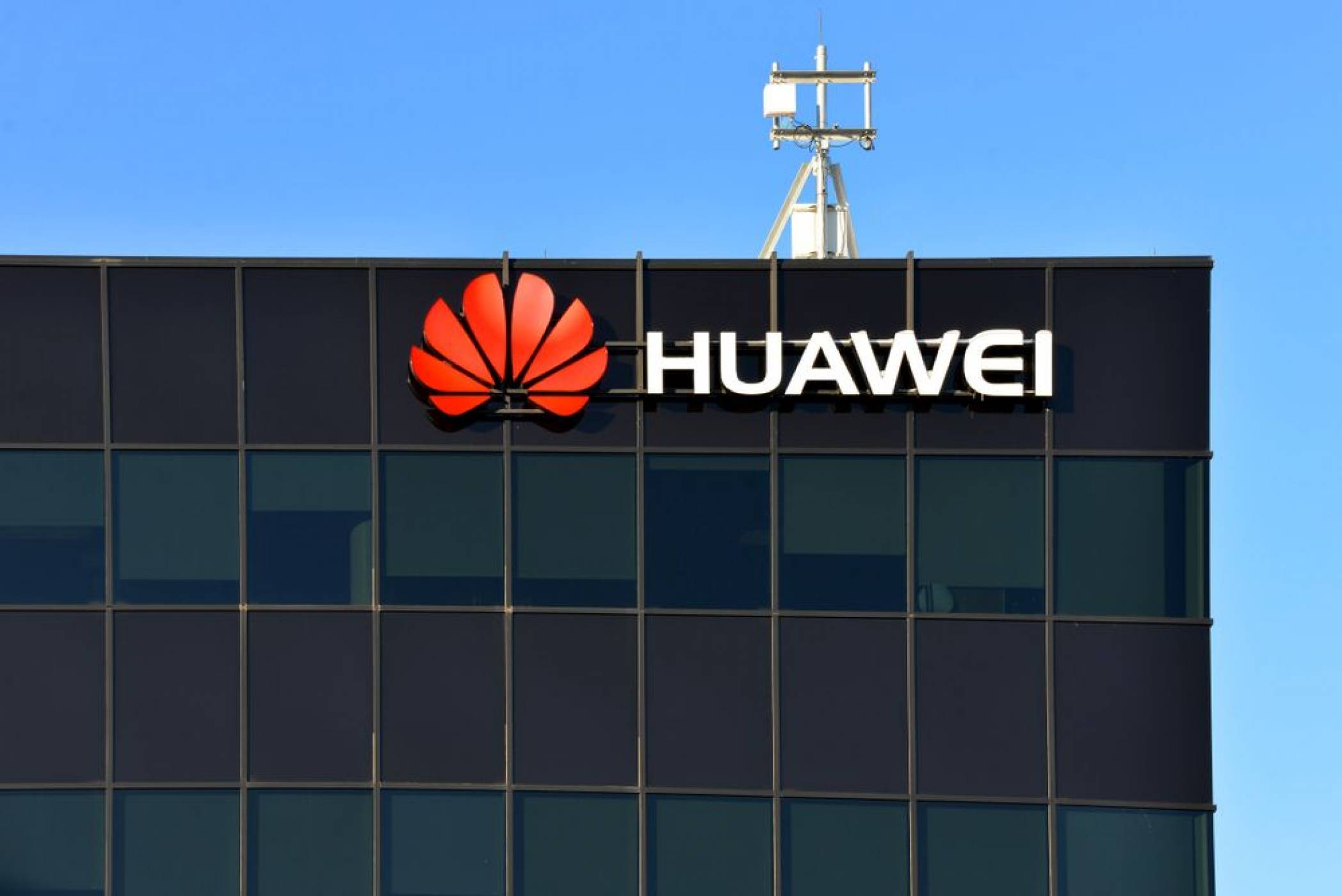 Великобритания казва ДА на Huawei