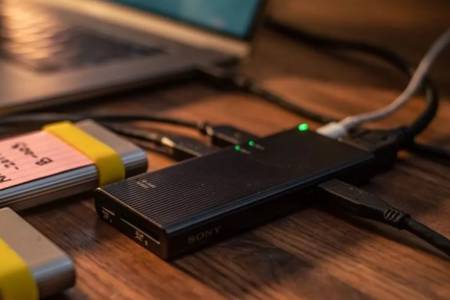 Sony продължава с бомбите. Обяви най-бързия USB хъб в света (СНИМКИ)