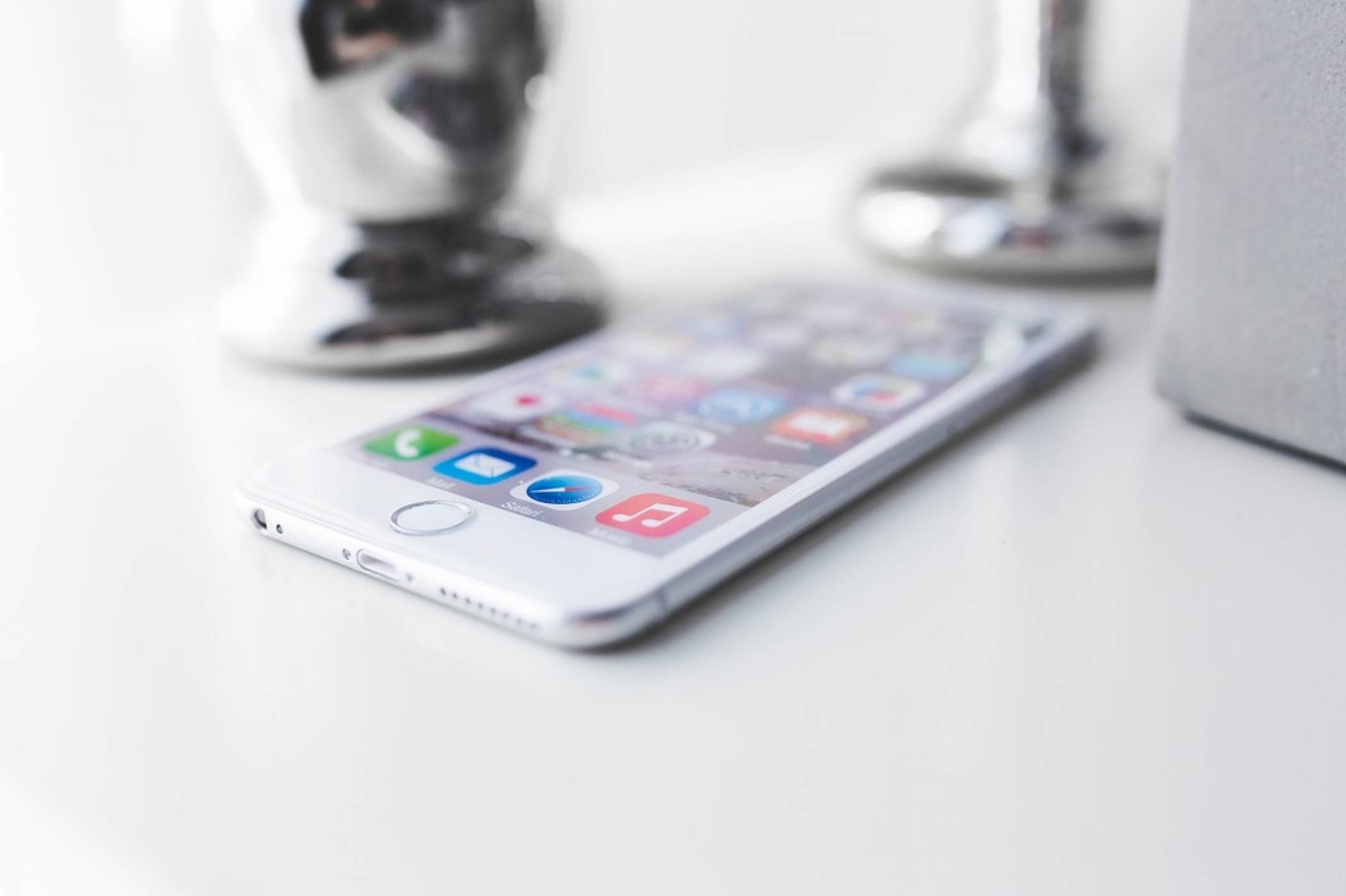 Apple почва да прави скъпи телефони в Индия, за да заобиколи санкциите
