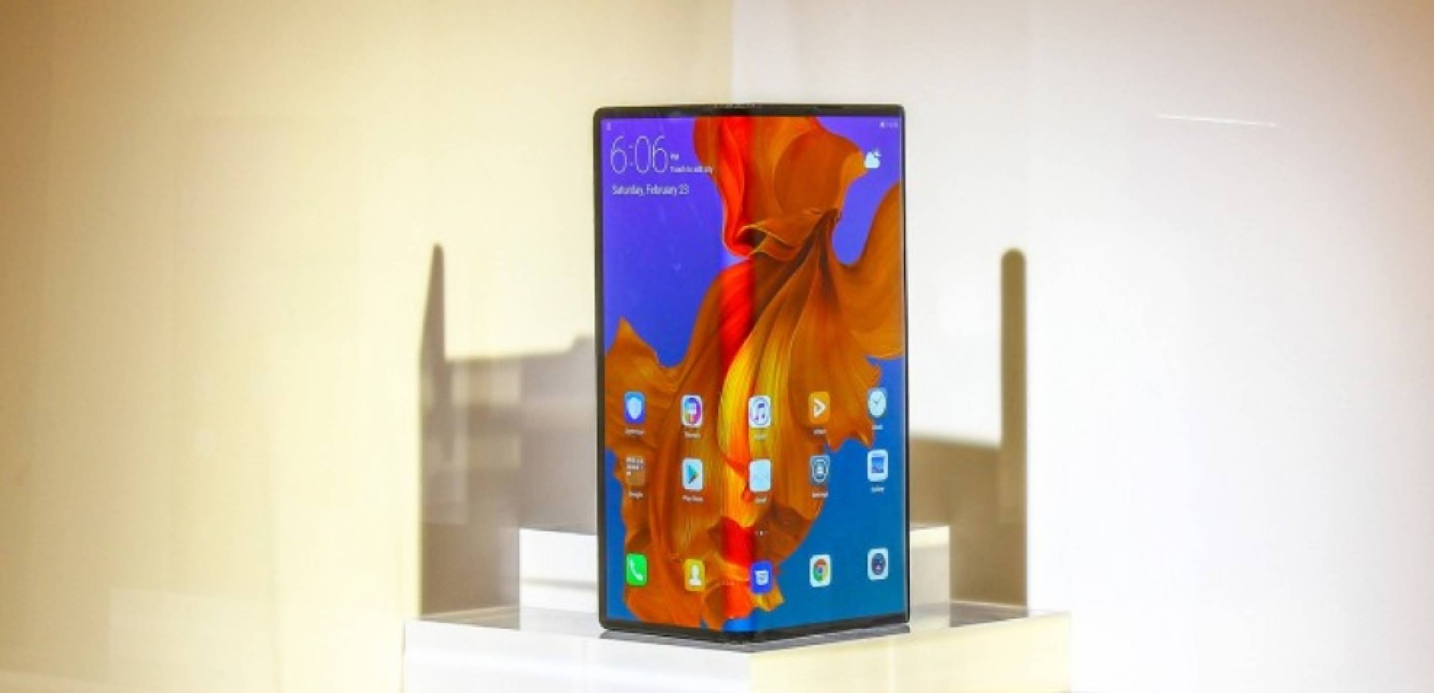 Huawei Mate X: все повече подробности и все по-близо (ВИДЕО)