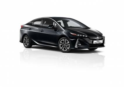 Хибридният Toyota Prius Plug-in е с цял куп иновации