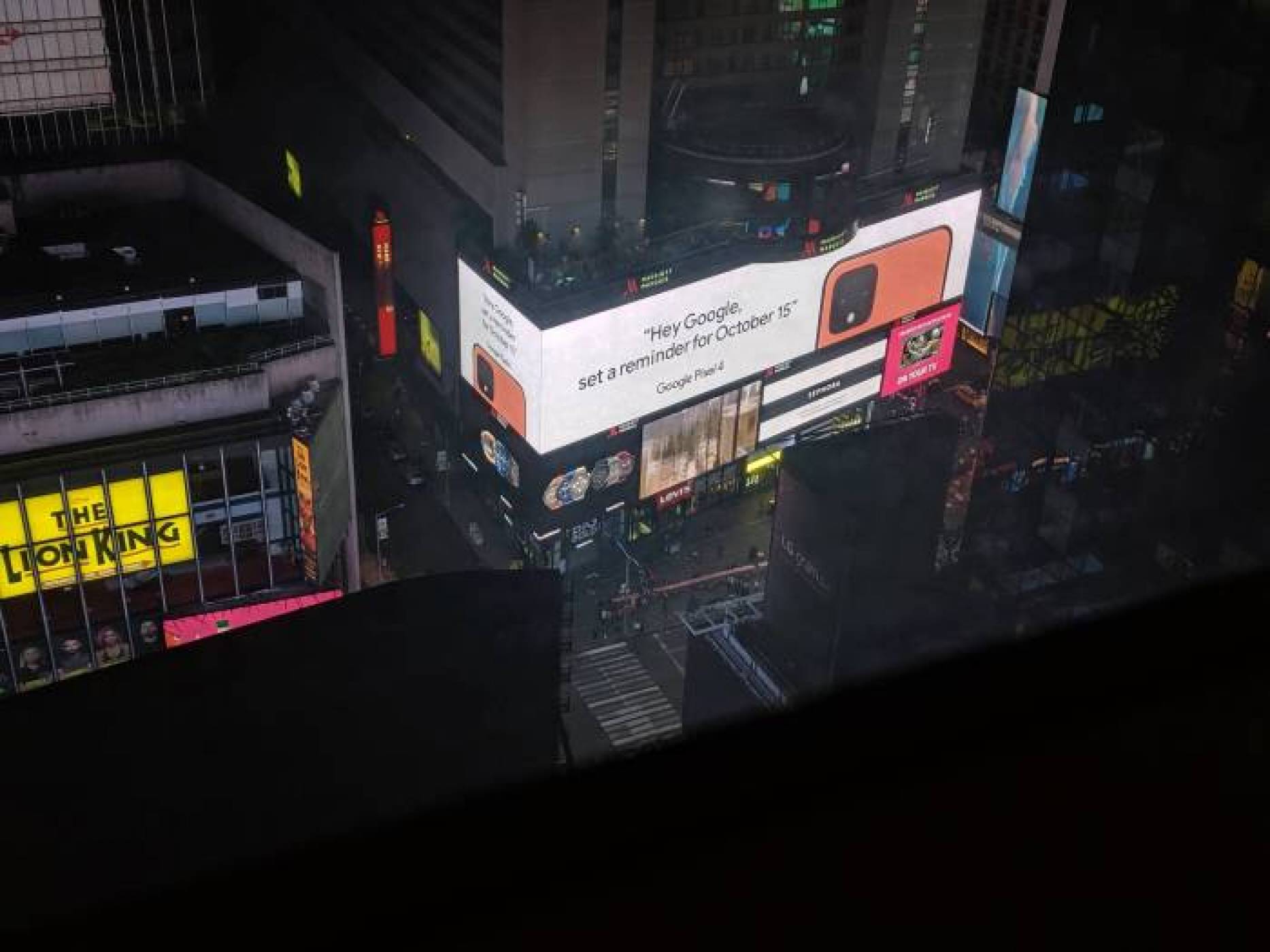 Google показаха Pixel 4 на Times Square 