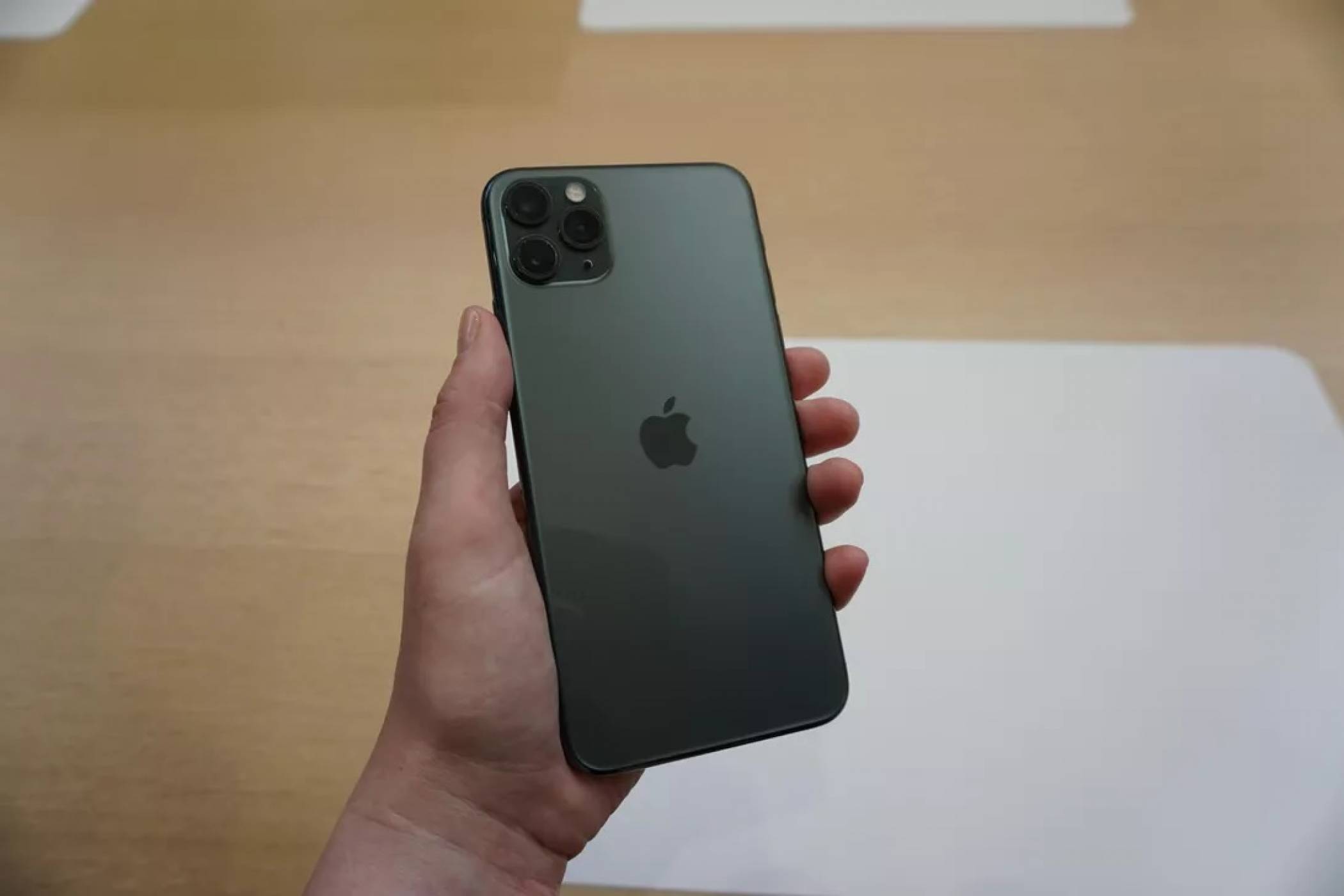 Apple иска iPhone да стане още по-зелен