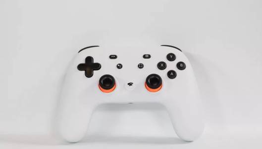 Безжичният контролер на Google Stadia няма да е съвсем безжичен в началото 