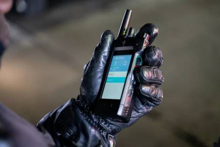 Култовото уоки-токи на Motorola навлезе в епохата на смартфоните