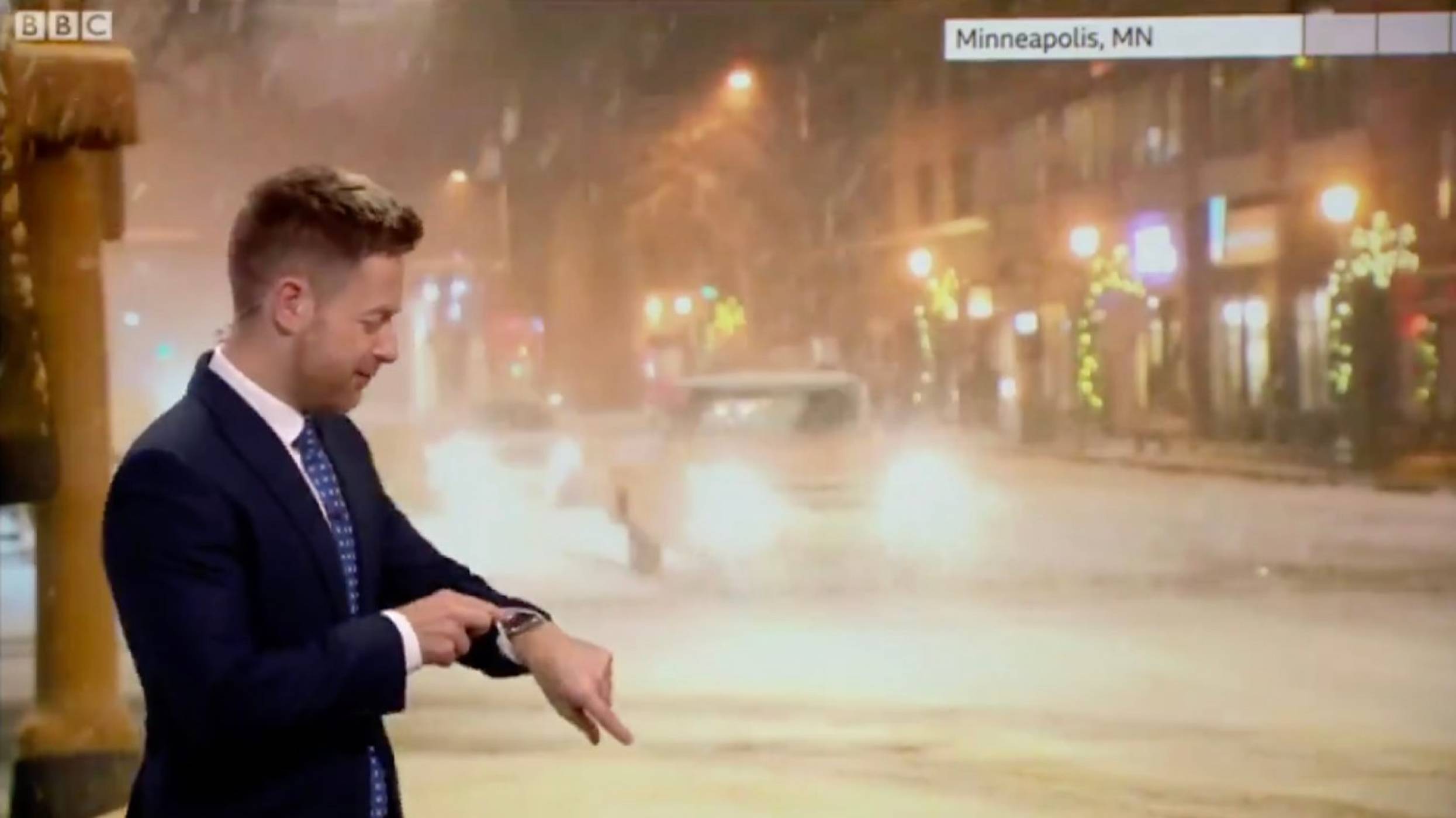 Siri и метеоролог спорят в ефир ще вали ли сняг (ВИДЕО)