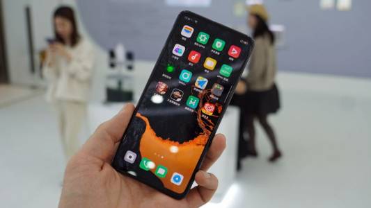 Oppo показа телефона на бъдещето: без портове, бутони и нищо излишно