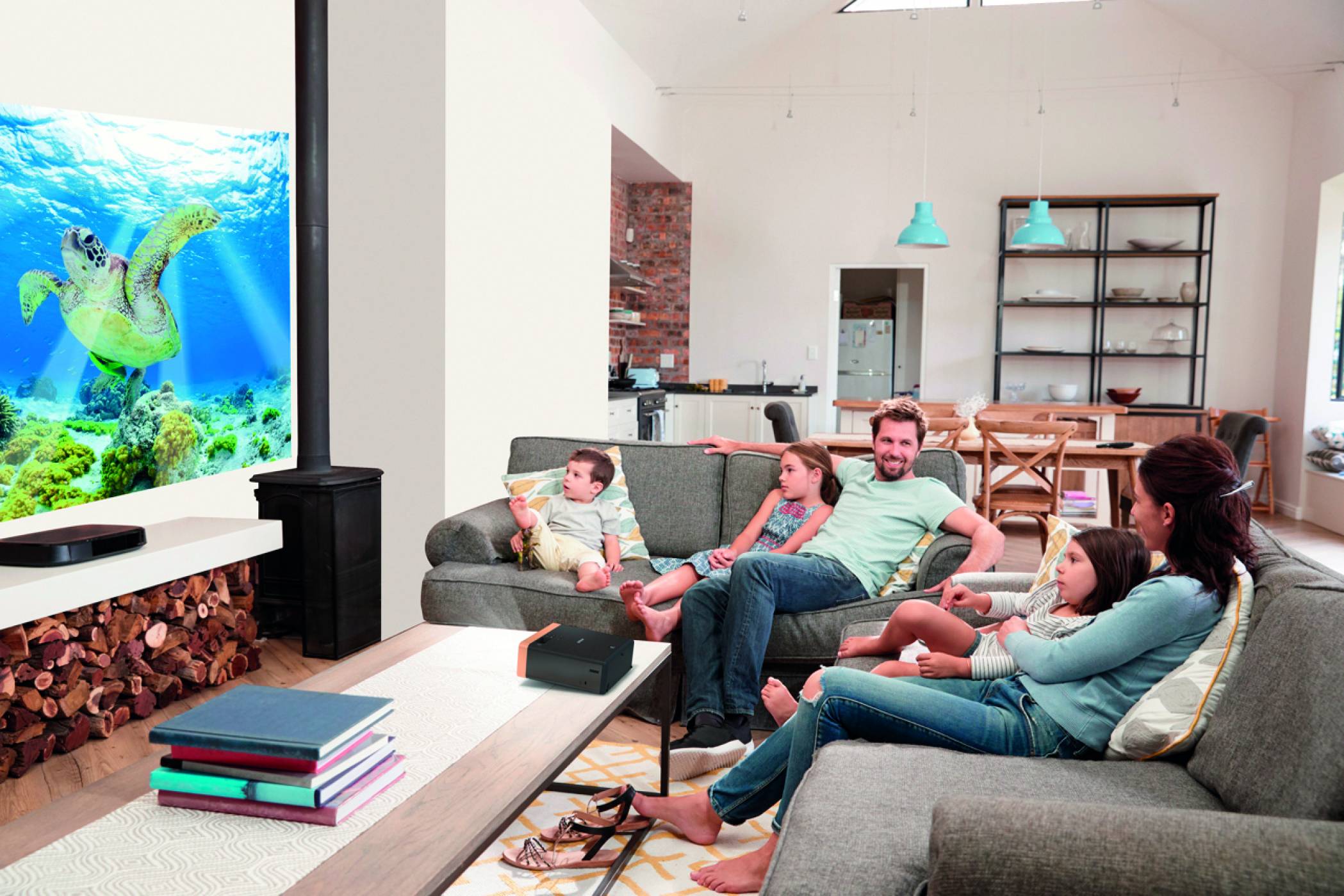 Epson EF-100 е най-малкият 3LCD лазерен проектор в света