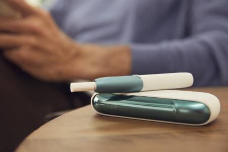 IQOS е модерна алтернатива без дим, различна от е-цигарите