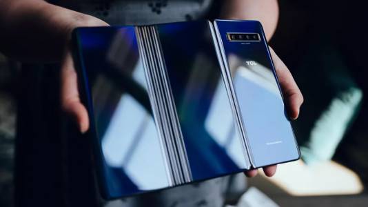 CES2020: Новият сгъваем телефон на TCL е лудница (СНИМКИ)