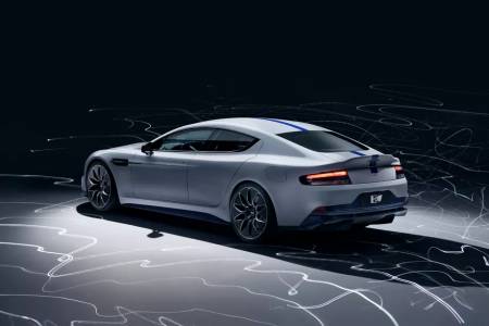 Първата е-кола на Aston Martin е опасно близо до преждевременна гибел 