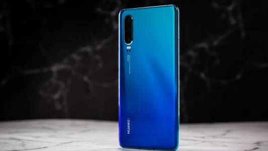 Huawei P40 Pro Premium е неочакваният трети член на новата флагманска серия 