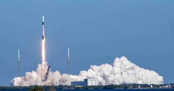 SpaceX изпраща астронавти от NASA в Космоса 