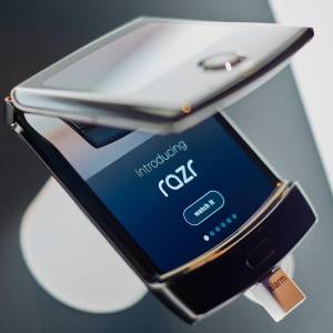 Какво може да правите с втория дисплей на Motorola Razr? 