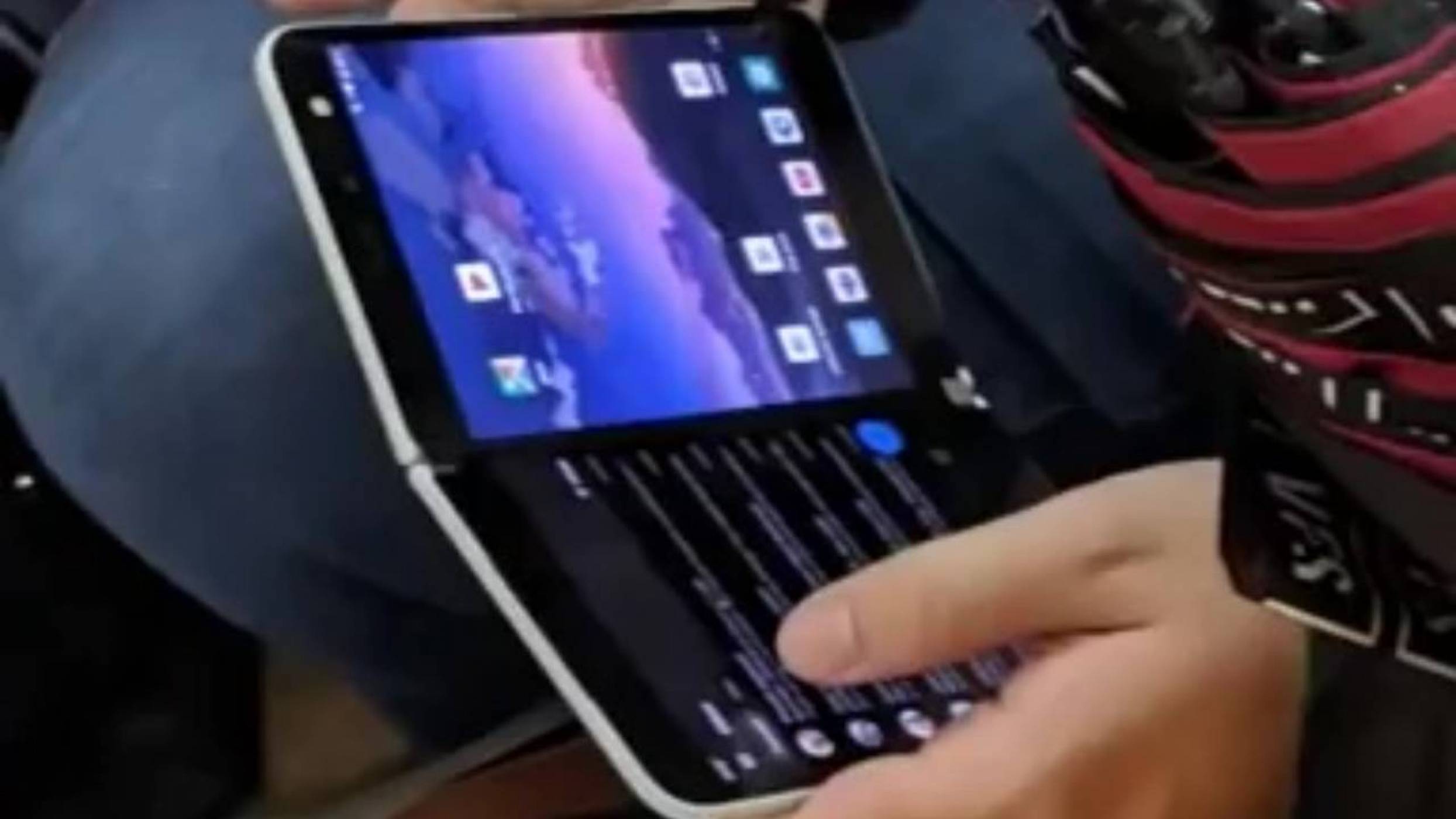 Surface Duo на Microsoft вече в ръцете на хората? (ВИДЕО)