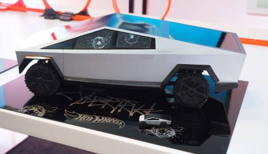 Hot Wheels RC Cybertruck е мини-Tesla на бюджет 