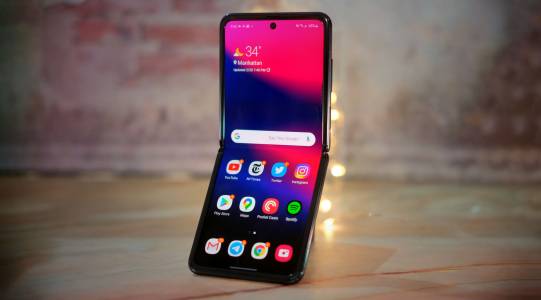 Заради коронавируса затвориха завод за Galaxy Z Flip  
