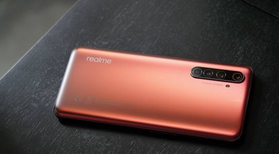 Realme X50 Pro е евтин 5G флагман със супербързо зареждане. Впечатлени сме!
