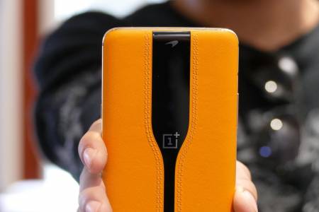 И OnePlus надува мускули със смартфон от бъдещето 